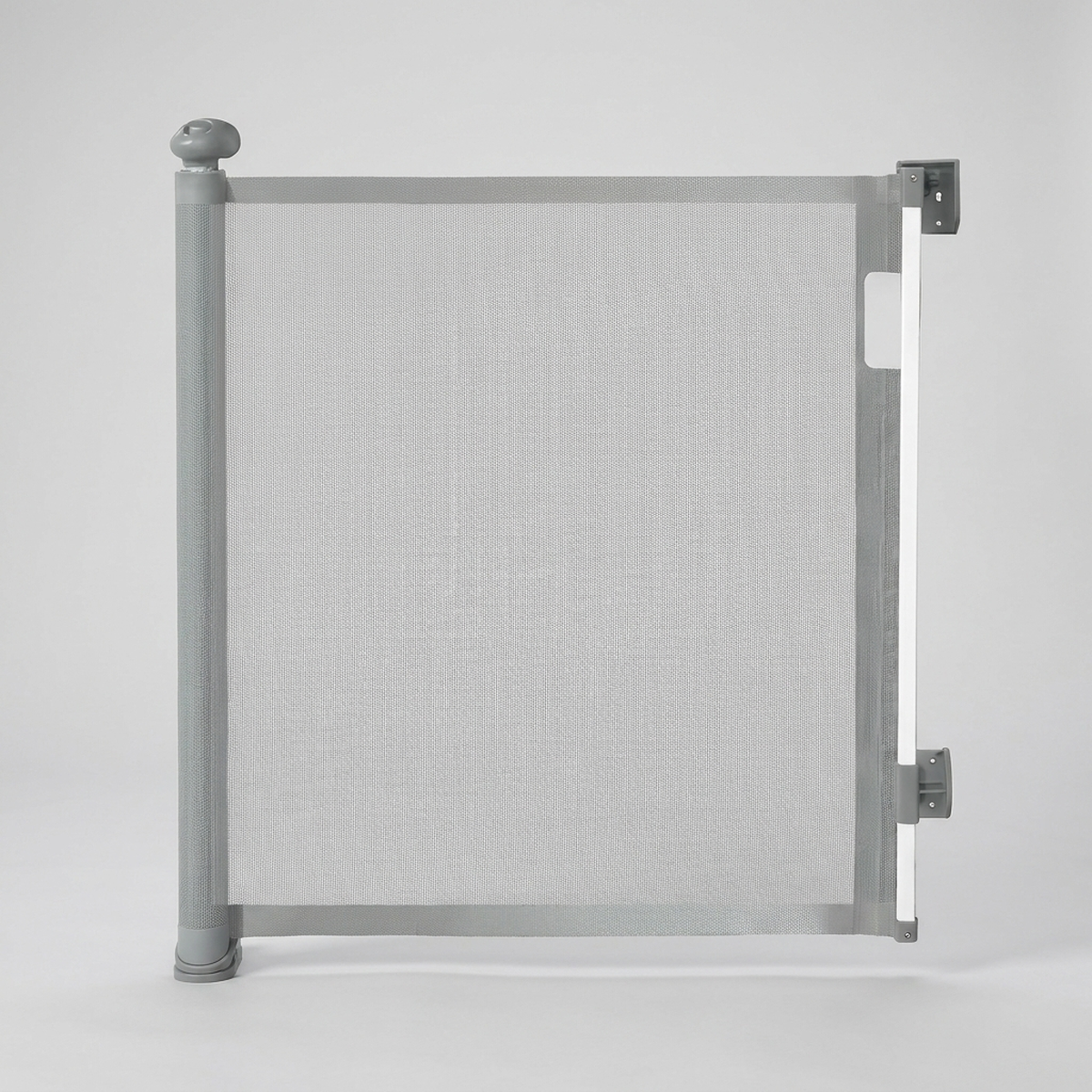 Portão de segurança retrátil 140cm com tela para bebê e pet - vista frontal em fundo neutro