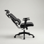 Cadeira Gamer Ergonômica Reclinável - vista em ângulo em fundo neutro