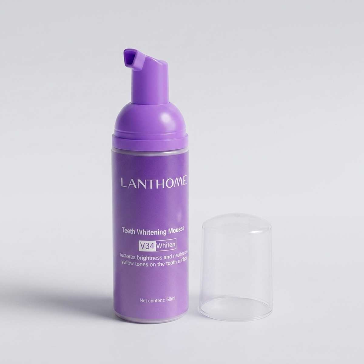 Clareador dental em creme com tampa ao lado - vista em ângulo em fundo neutro