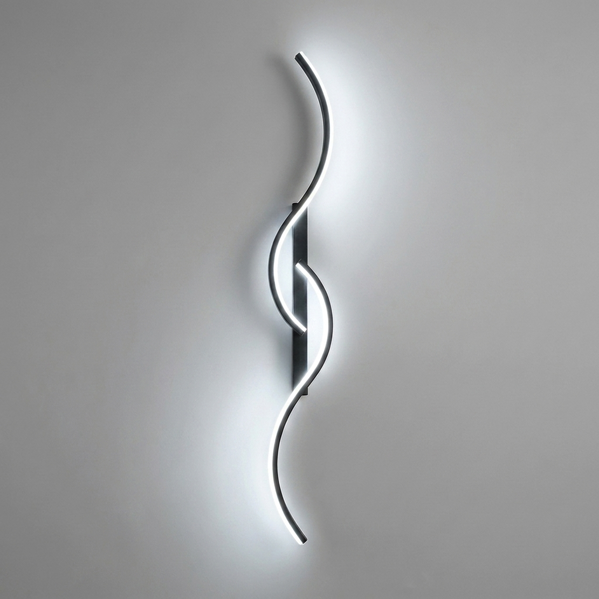 Arandela S-Lines com luz LED branca em fundo neutro