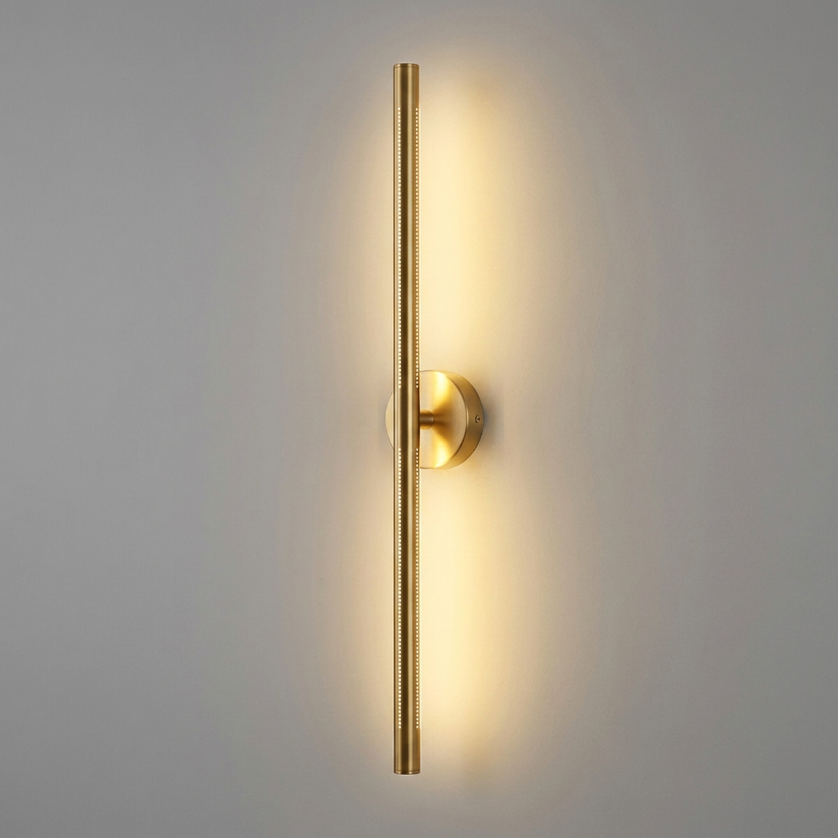 Arandela Ponto Lines dourada com luz LED amarela em fundo neutro