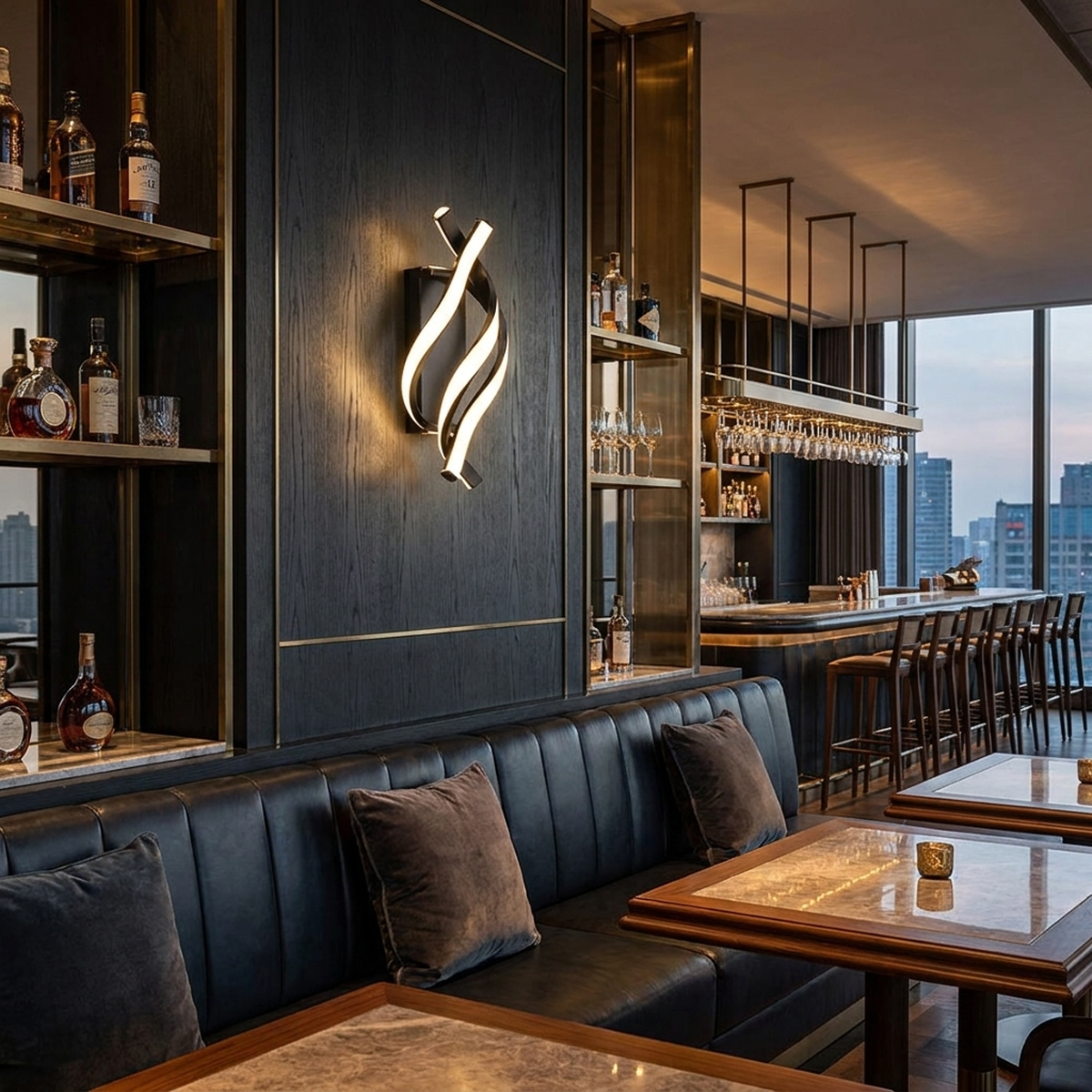 Arandela LED Espiral em ambiente de restaurante sofisticado