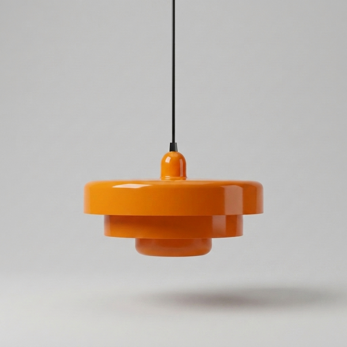 Pendente Retrô Urban Loft laranja em fundo neutro