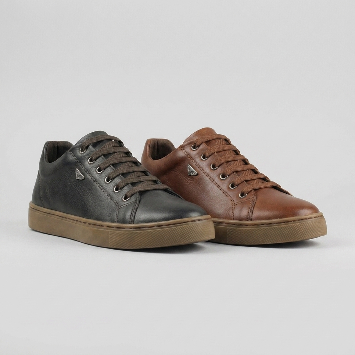 Sapatênis masculino em couro premium Compre 1 Leve 2 - combinação Preto|Marrom - fundo neutro