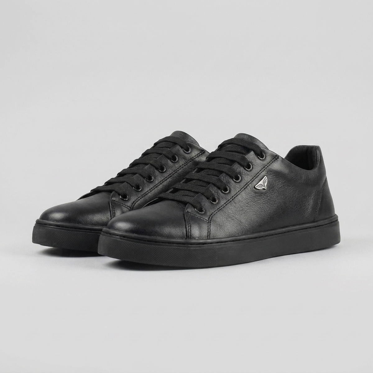 Sapatênis masculino em couro premium Compre 1 Leve 2 - combinação Preto|Preto - fundo neutro