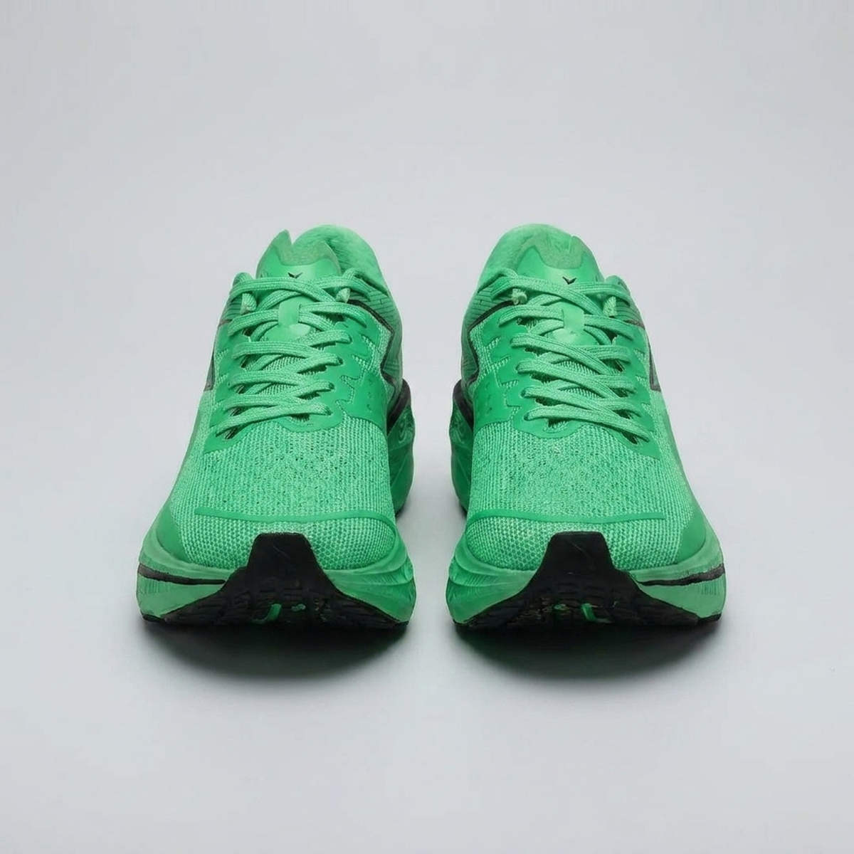 Tênis esportivo ImpulseFit cor verde - fundo neutro